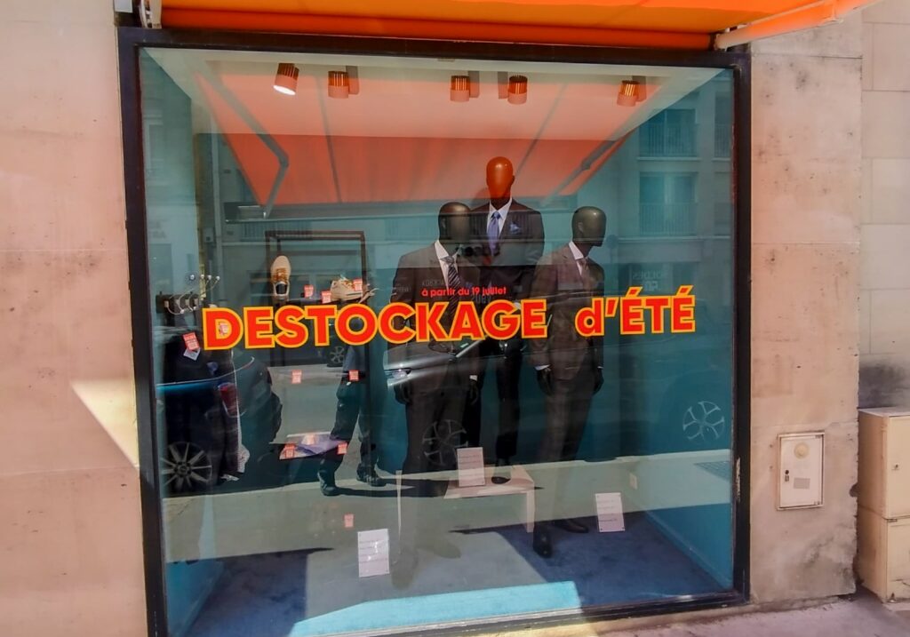 Vitrophanie magasin vêtements