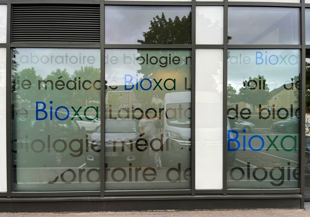 Vitrophanie laboratoire