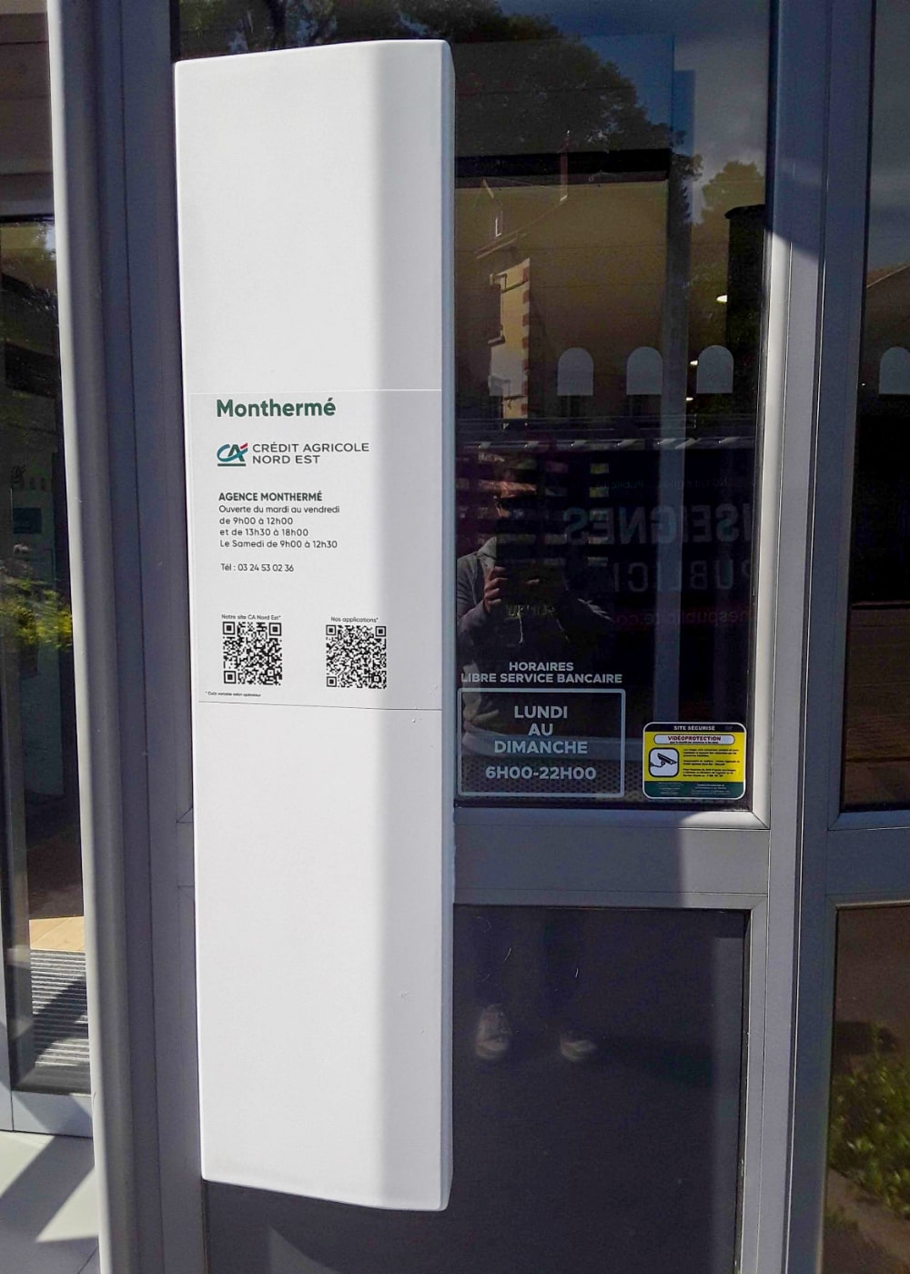 totem signalétique banque