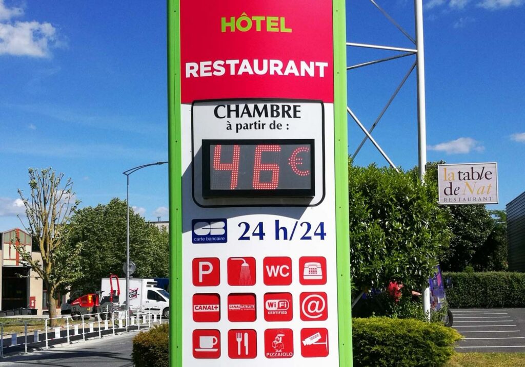 afficheur alphanumérique totem