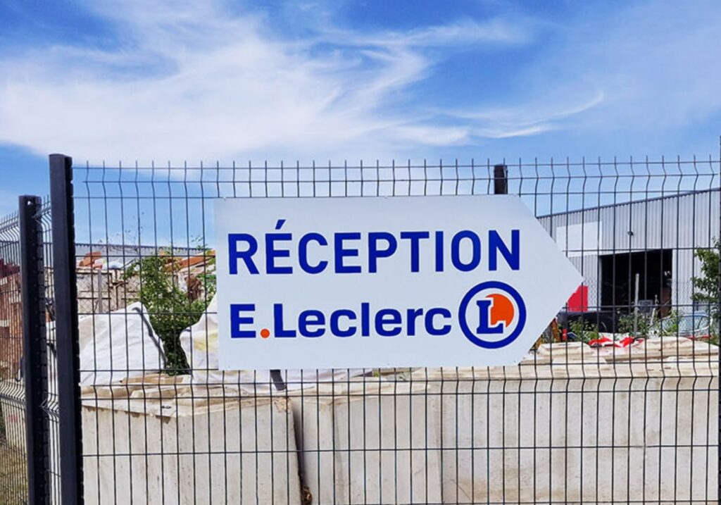panneau signalétique supermarché